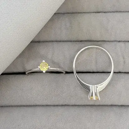 ANEL SOLITÁRIO ZIRCONIA AMARELO 4MM