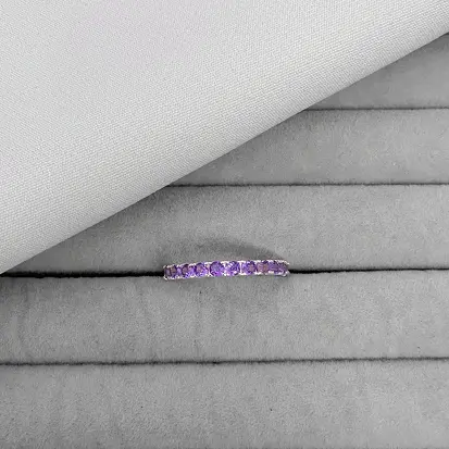 ANEL APARADOR CRAVEJADO ZIRCONIAS ROXO