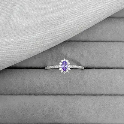 ANEL SOLITÁRIO OVAL ROXO CRAVEJADO