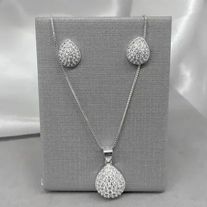 CONJUNTO GOTA CRAVEJADA
