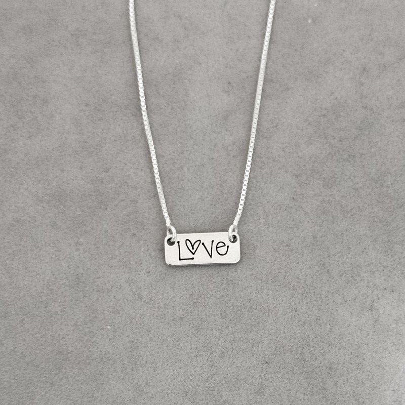 Choker Plaquinha Love