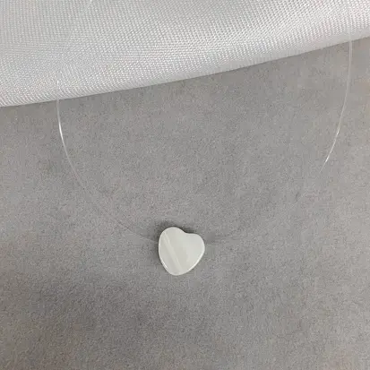 GARGANTILHA FIO DE NYLON CORAÇÃO MADRE M