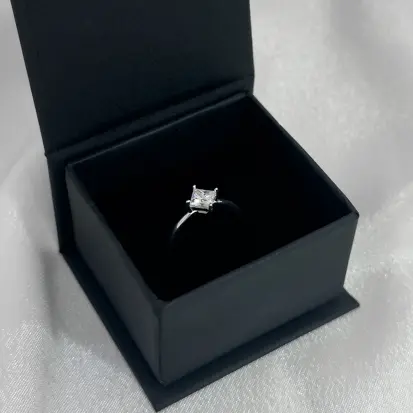 ANEL QUADRADO MOISSANITE 5MM