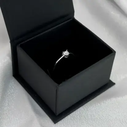 ANEL SOLITÁRIO CORAÇÃO MOISSANITE 4MM