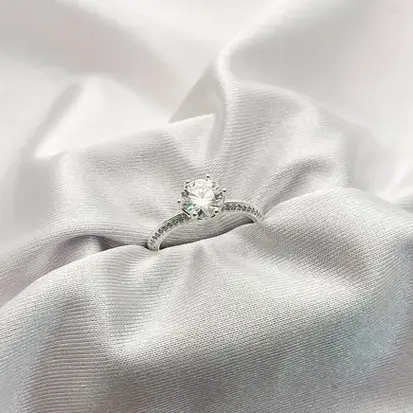 ANEL SOLITÁRIO CRAVEJADO MOISSANITE 7MM