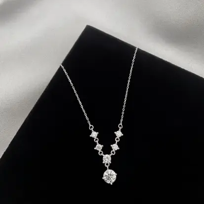 GARGANTILHA GRAVATINHA SEIS MOISSANITES 6/4/3MM