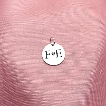 PINGENTE PERSONALIZADO CORAÇÃO INICIAL 1,5CM