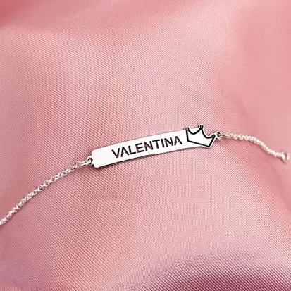 PULSEIRA INFANTIL NOME VAZADO PLAQUINHA RETANGULAR COROA