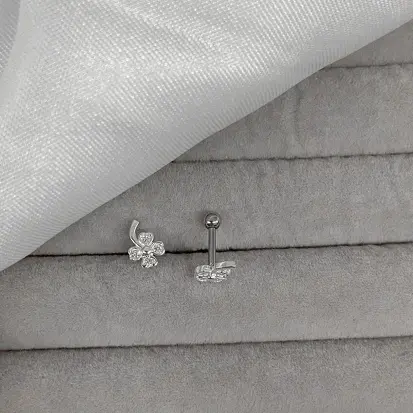 PIERCING TREVO CRAVEJADO